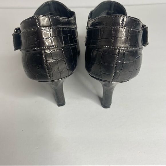 Kelly & Katie | Silver Heels - Picture 6 of 8